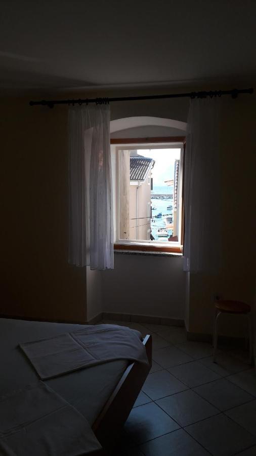 Apartman Dinka Baška Exteriör bild